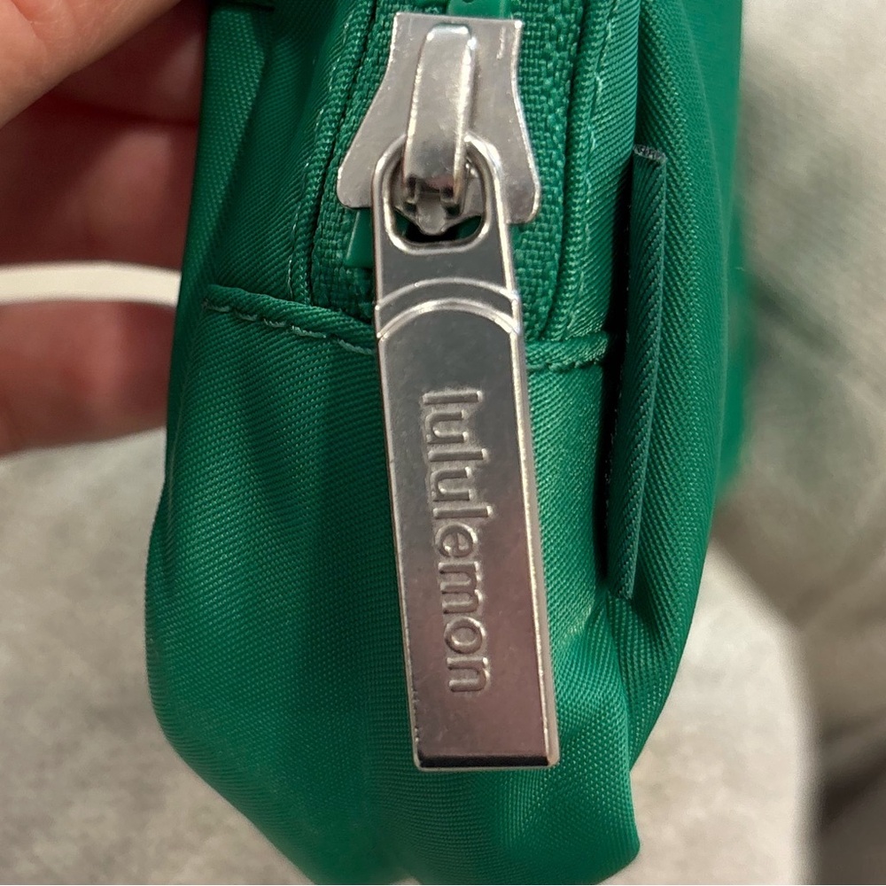 NWT Lululemon Everywhere Belt Bag In Raceway Green - Picture 5 of 9